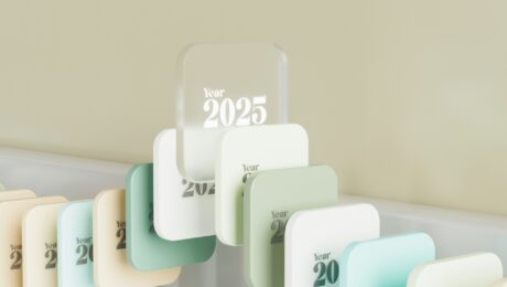 Serie di cartellini con sequenza di anni e 2025 in evidenza